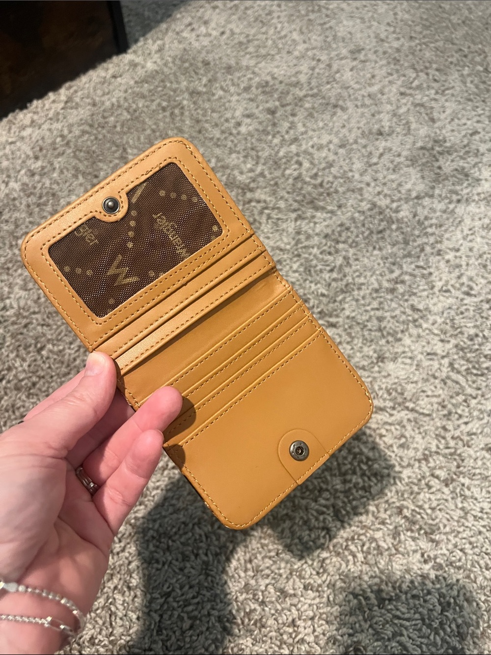 Wrangler Leopard Print Card Holder in Black and Tan - Picture 2 of 2